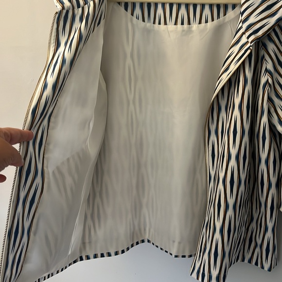 Chico’s Zenergy Ikat Jacket White Blue 3/4 Sleeve lightweight Jacket Sz 4/6 - Picture 8 of 14